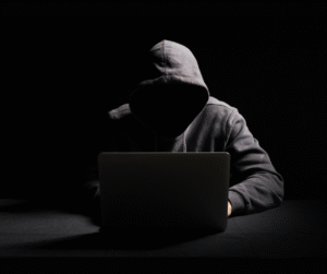 fałszywe maile phishing oszustwo przy przelewie bezpieczeństwo poczty firmowej